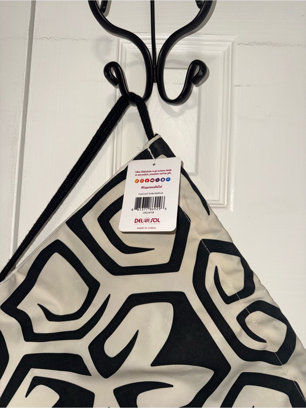 Turtle Graphic color changing Drawstring Backpack in Cream and Black - Picture 4 of 7